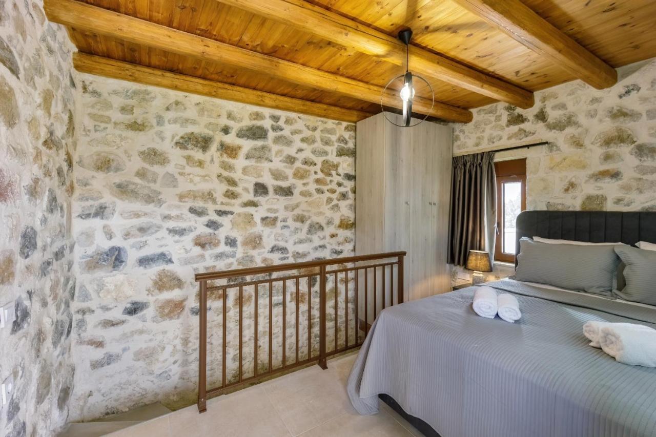 Errika Villa *
