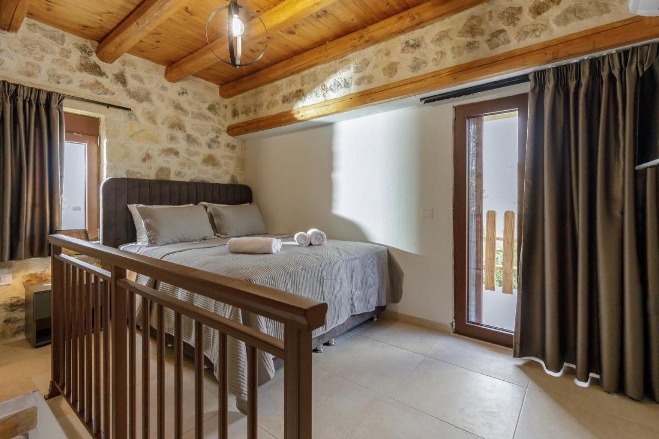 Errika Villa *